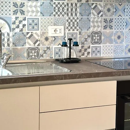 N280 - Numana, Trilocale Con Terrazzo E Garage In Piazza